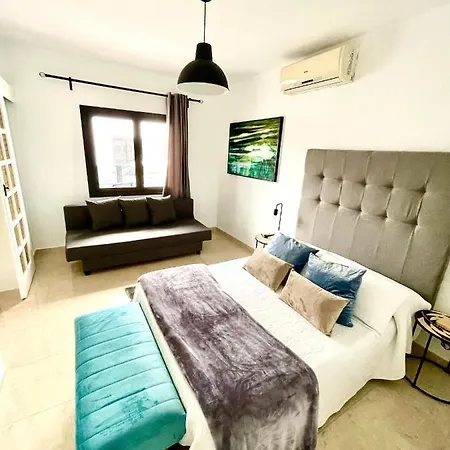 아파트 Luxury Sea Front Iv *