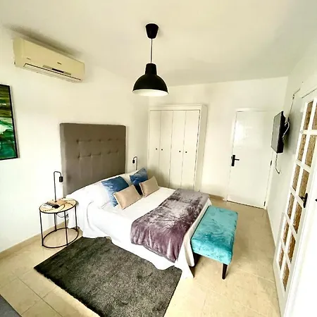 Luxury Sea Front Iv 아파트