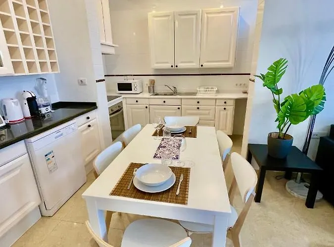 Luxury Sea Front Iv Apartment
